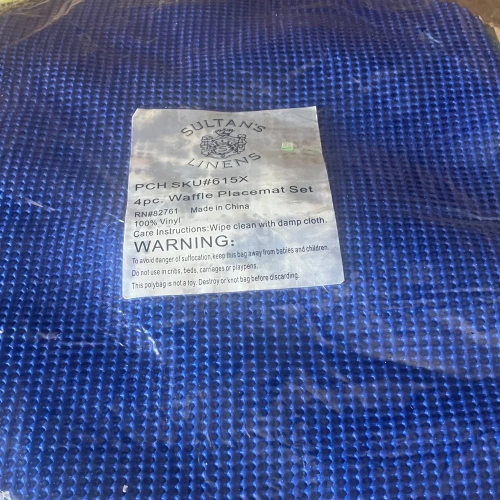FINAL MARKDOWN SULTANS Linens Blue vinyl Waffle Placemat Set